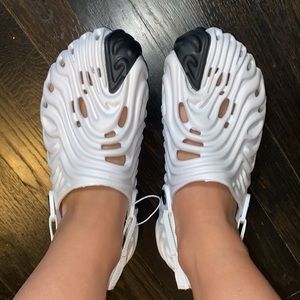 White size 7 slip on shoes